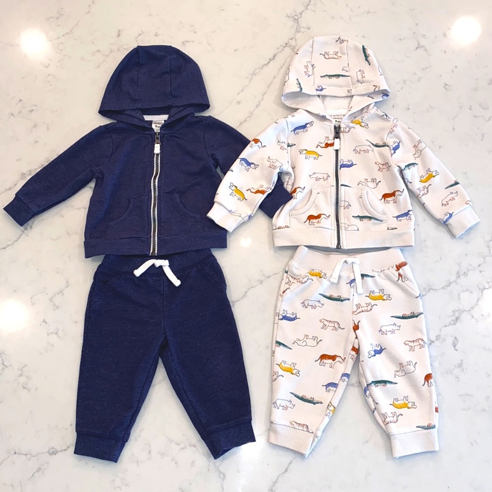 EUC Set of 2 Carter’s Fleece Lined Sweatsuits- navy and multi animals (9m)